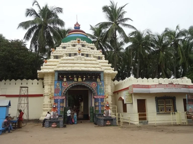 208028637Gundicha_Temple